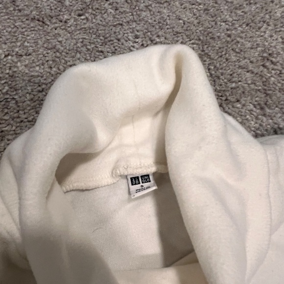 UNIQLO Heattech White Turtleneck Long Sleeves Top - Picture 3 of 3